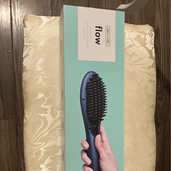 Vanity Planet Hair Straightening Brush - Picture 2 of 5